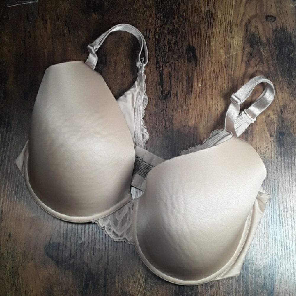 Like New Bali 36DD Beige Gorgeous Lace Padded underwire Girly Bra